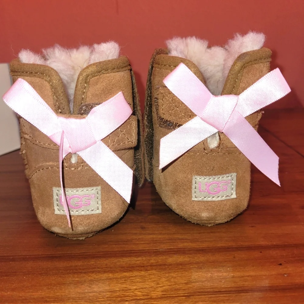 UGGS - Picture 1 of 5